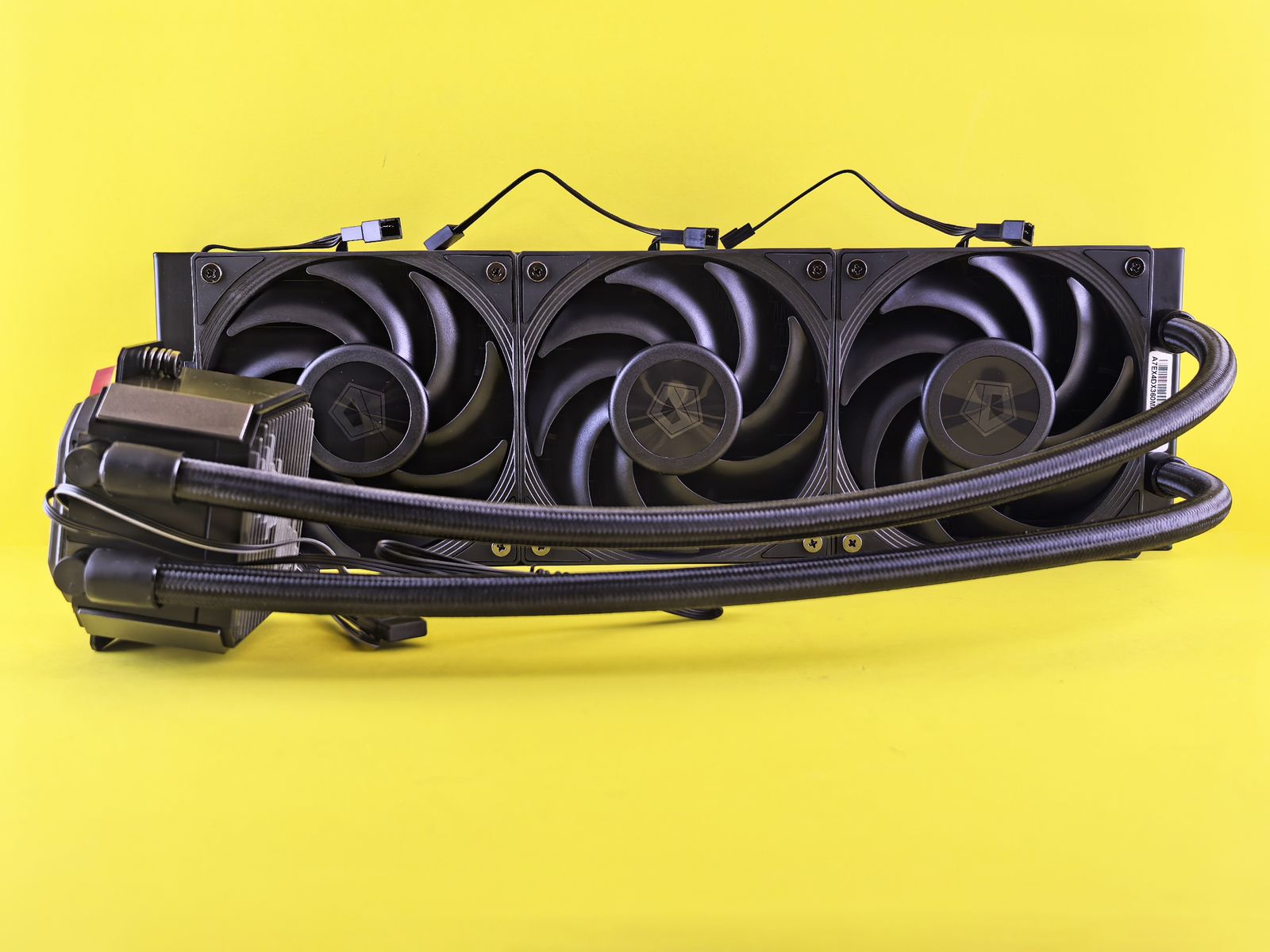 Triple fan liquid cooling radiator for a gaming PC
