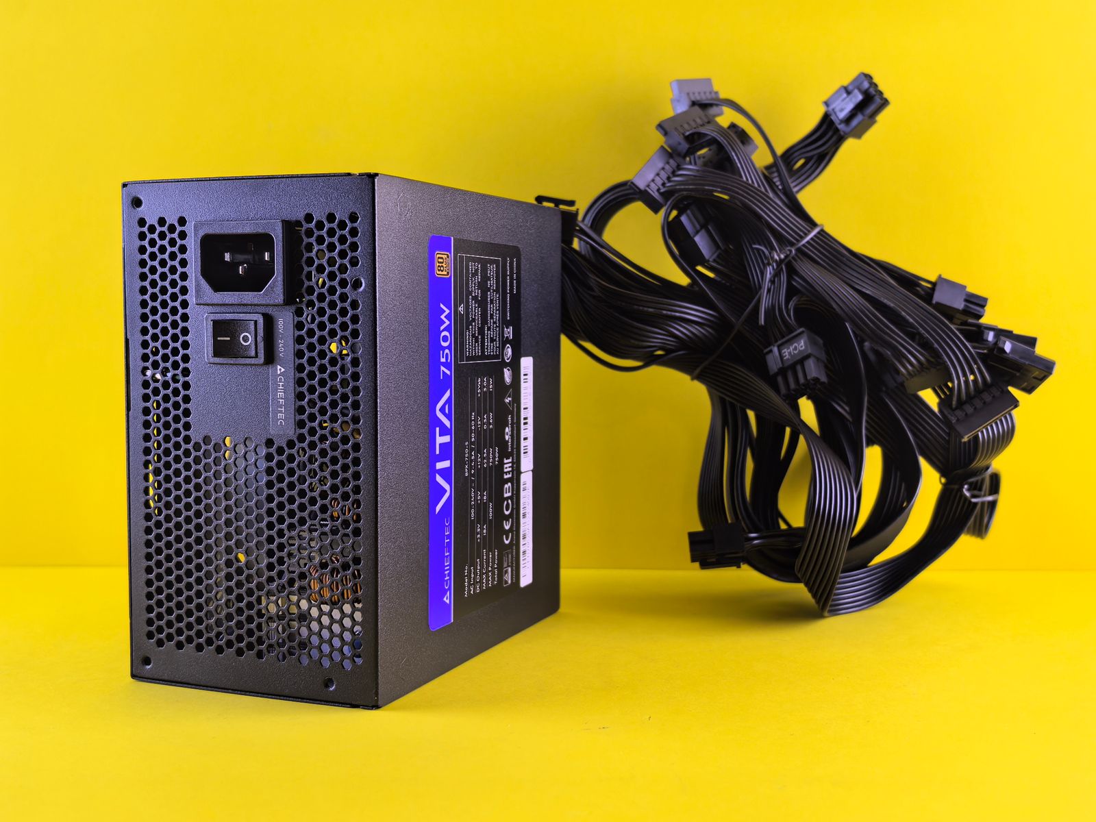 Black 750W power supply unit with modular cables